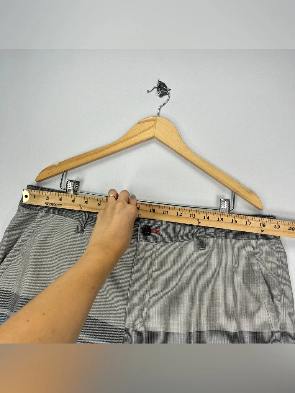 O’Neill Swim Board Shorts Men’s Size 38 Blue Grey Striped Drawstring Waist